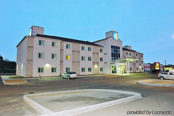 Motel 6-Estevan, Sk Kültér fotó