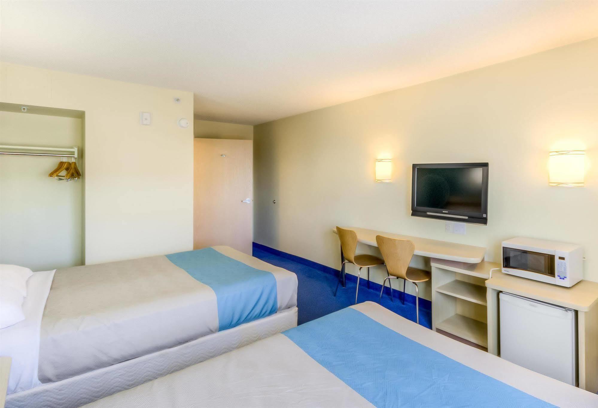 Motel 6-Estevan, Sk Kültér fotó