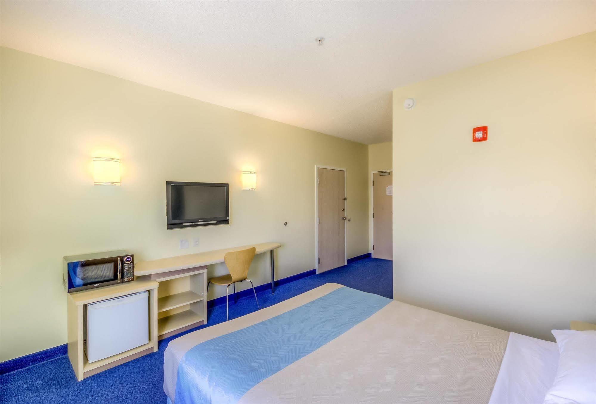 Motel 6-Estevan, Sk Kültér fotó