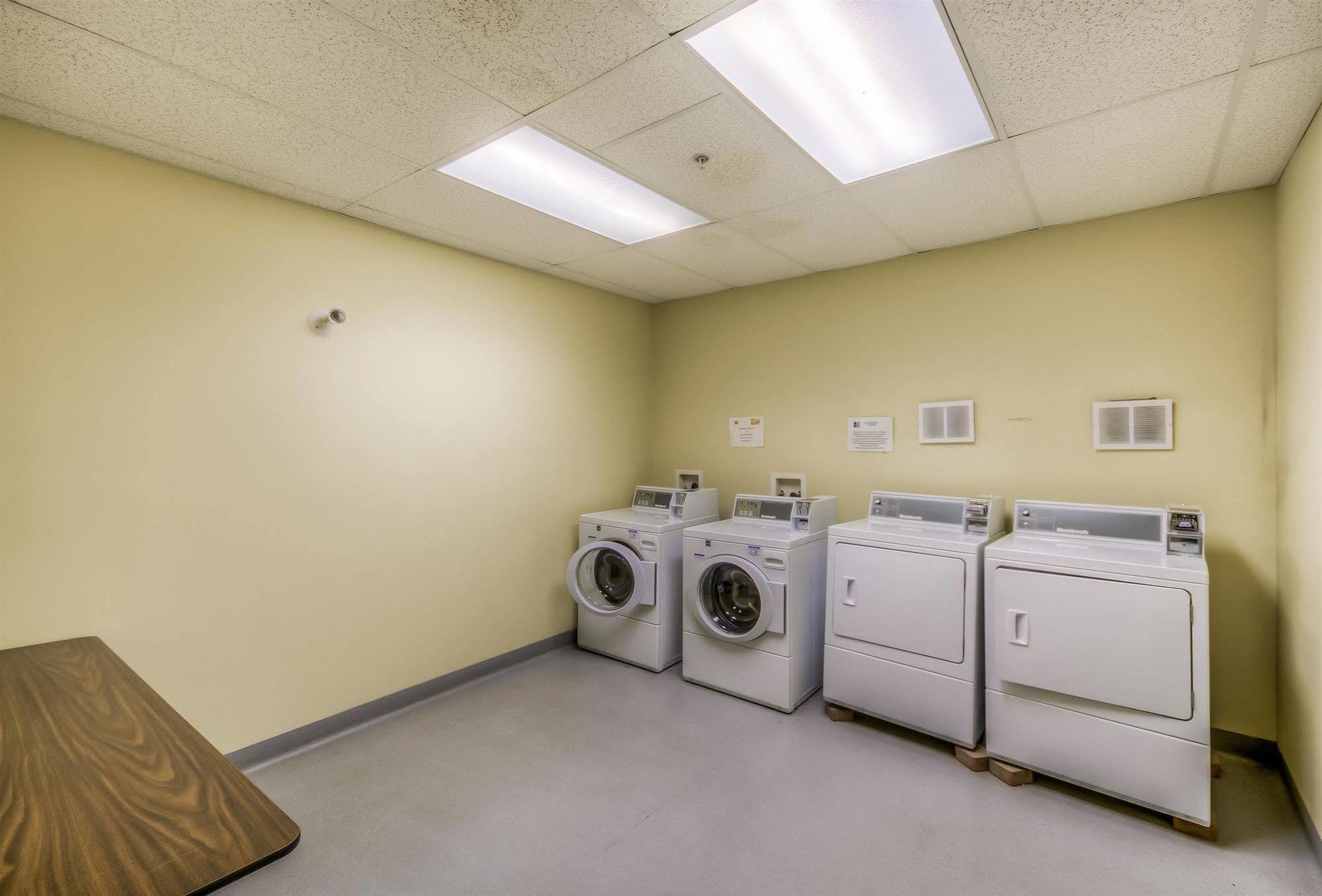 Motel 6-Estevan, Sk Kültér fotó