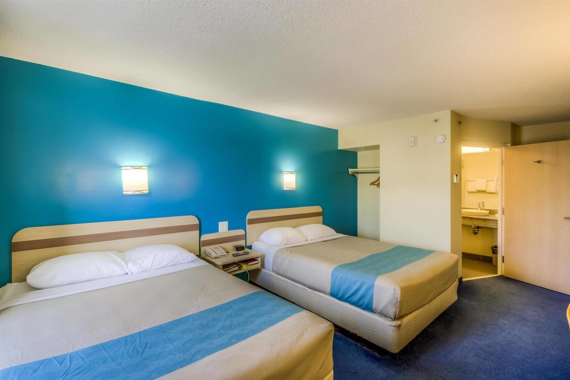 Motel 6-Estevan, Sk Kültér fotó